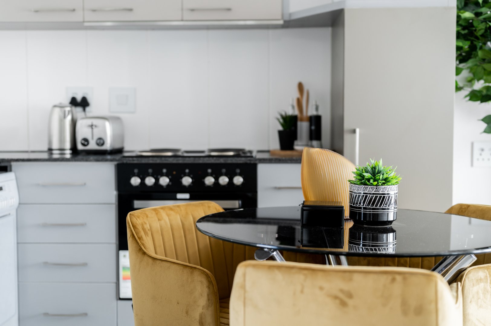 Two Bedroom Two Bathroom Apartment – Glen Starling – Special, Glen Marais