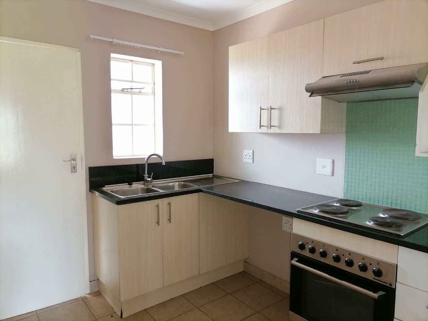Two Bedroom Apartment – Midknight Valencia, Die Hoewes
