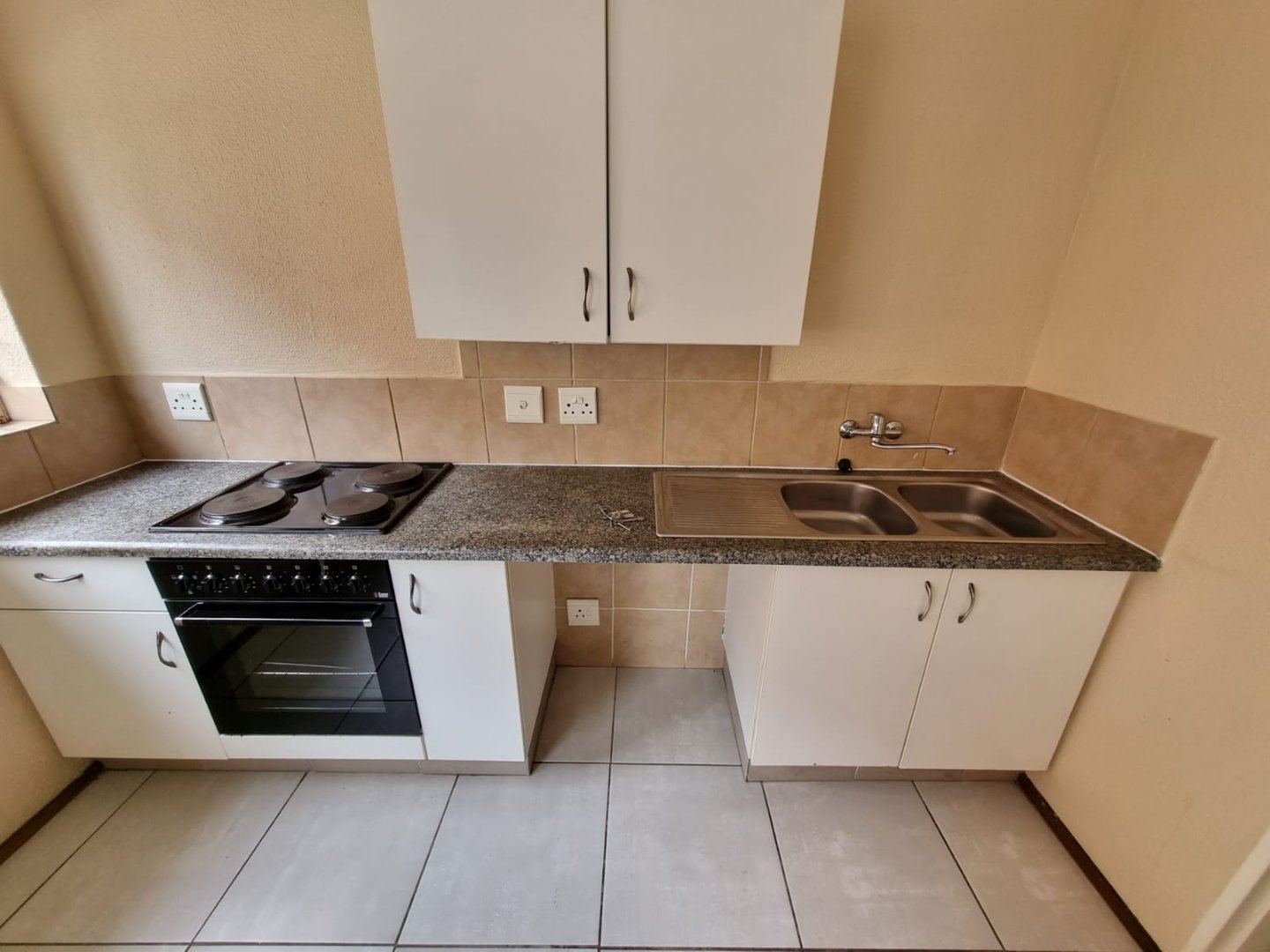 Two Bedroom Apartment – Oak Mews, Kempton Park Central