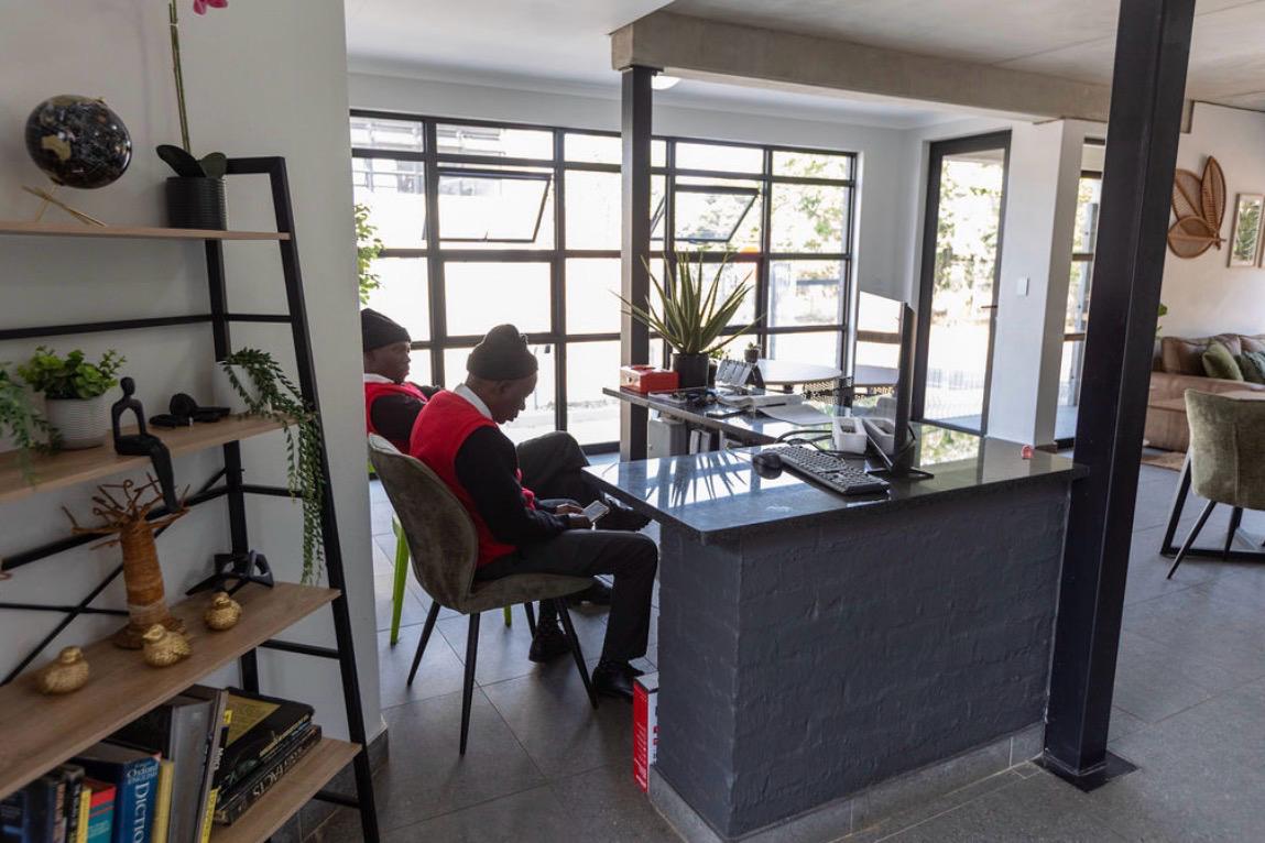 Student / Young Professional room available in a shared apartment – Ivy Corner, Die Hoewes